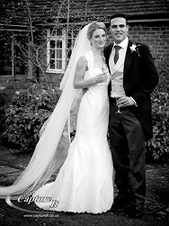 Thumbnail image for Surrey Wedding : Alex and Hannah’s lovely celebration at Gate Street Barn
