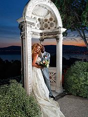 Riviera Wedding Photography is based on the luxury French Riviera which offers some of the most breathtaking outdoor beach or seaside wedding venues. 
